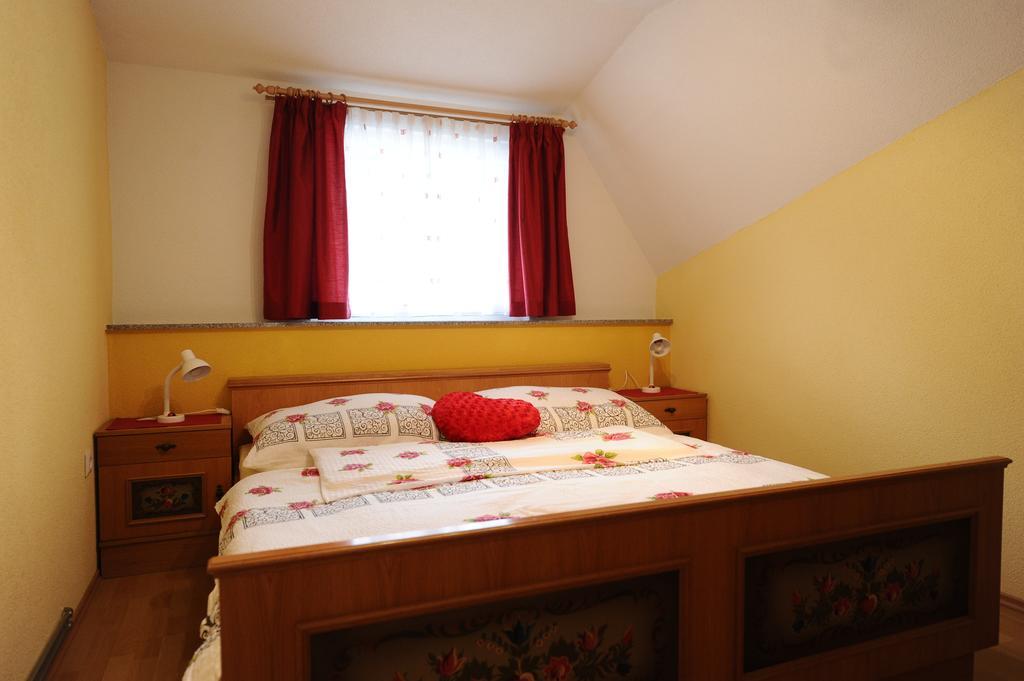 Fruehstueckspension Lach Bed and Breakfast Eberndorf Δωμάτιο φωτογραφία